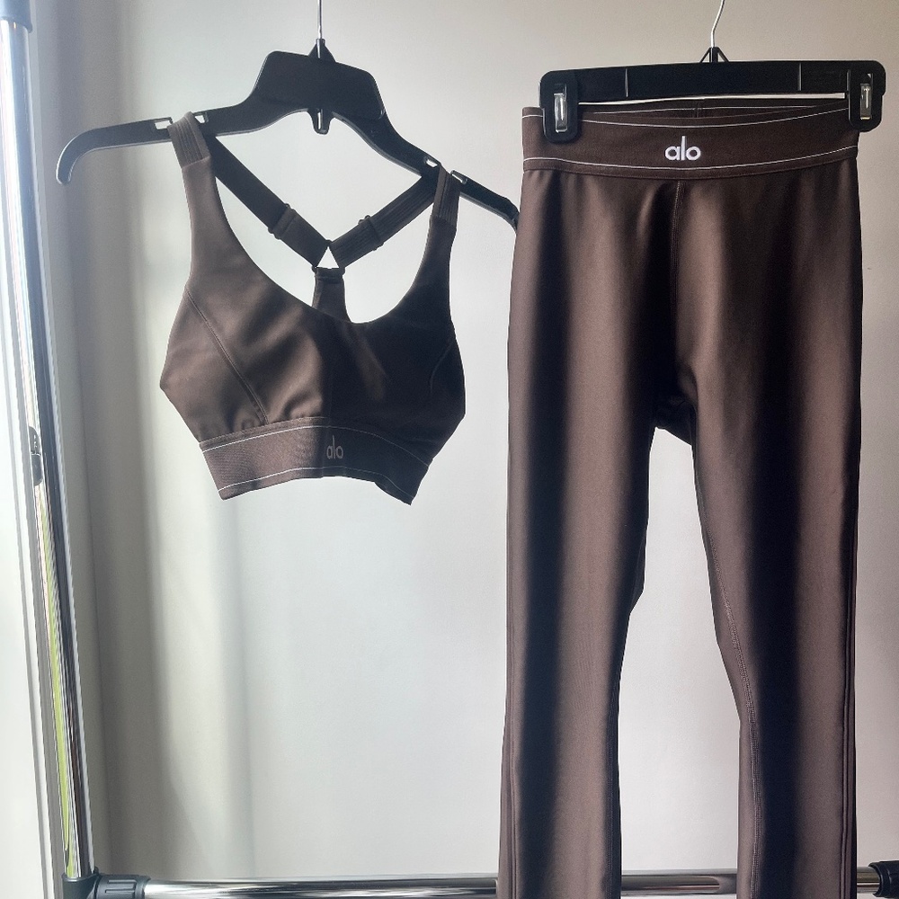 XS Alo Yoga Air Lift High Waist Suit Up Leggings and Bra in Espresso